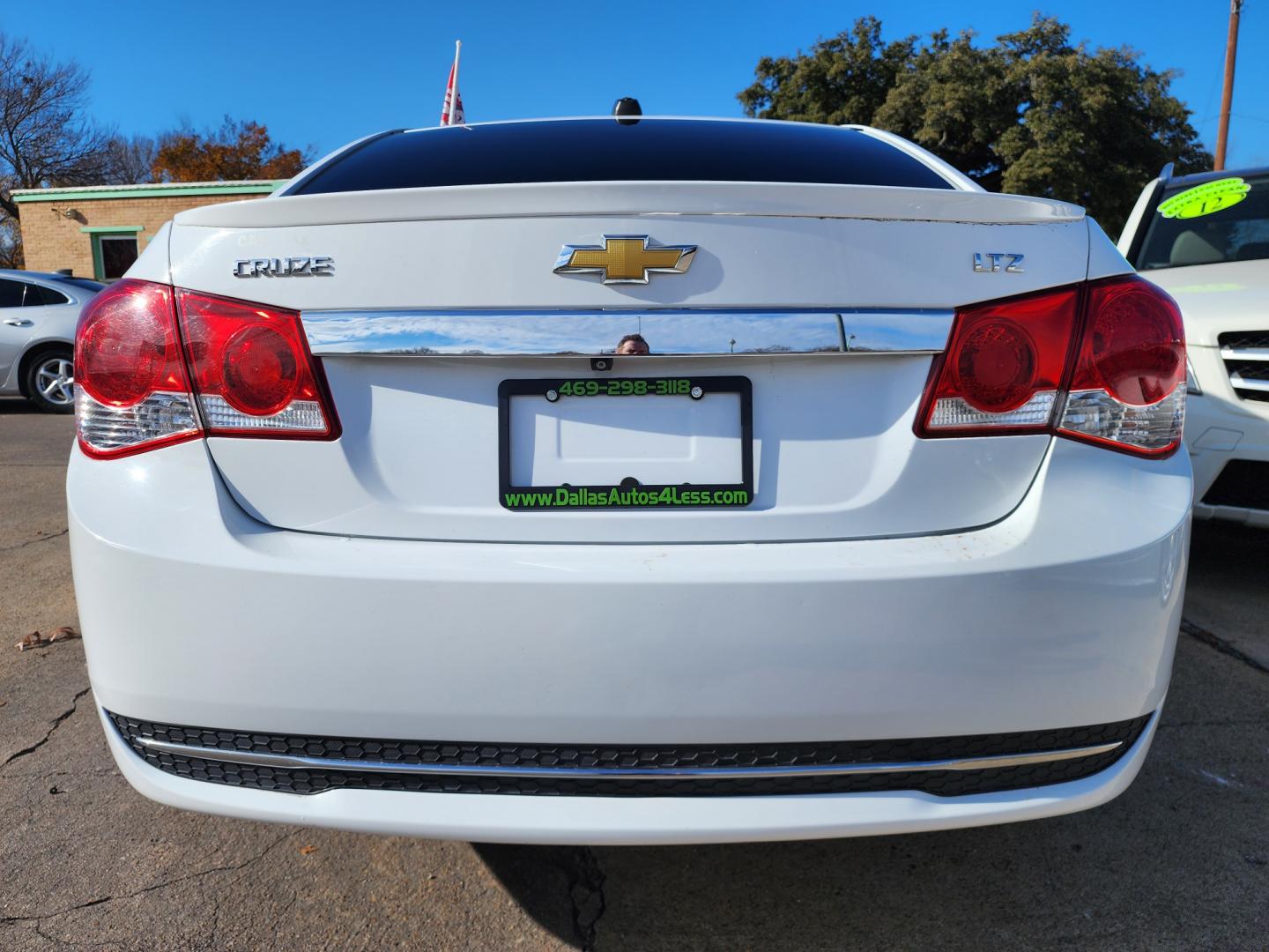 2015 WHITE Chevrolet Cruze LTZ (1G1PG5SB5F7) , AUTO transmission, located at 2660 S.Garland Avenue, Garland, TX, 75041, (469) 298-3118, 32.885551, -96.655602 - Welcome to DallasAutos4Less, one of the Premier BUY HERE PAY HERE Dealers in the North Dallas Area. We specialize in financing to people with NO CREDIT or BAD CREDIT. We need proof of income, proof of residence, and a ID. Come buy your new car from us today!! This is a very well cared for 2015 CH - Photo#4